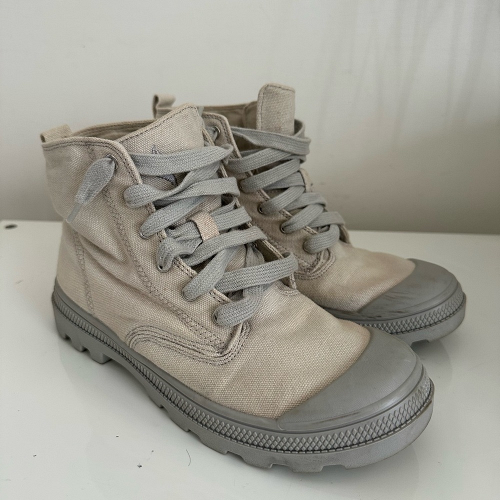 Palladium Womens size 7,5 Pampa Hi Round Toe Lace Up Ankle High Grey